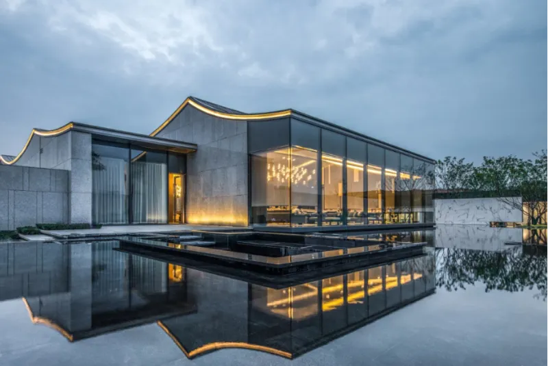 Le secret des paysages aquatiques de jardin haut de gamme : cas d’application des carreaux paysagers Pure Black & Black Gold Sand de Beata Ceramics